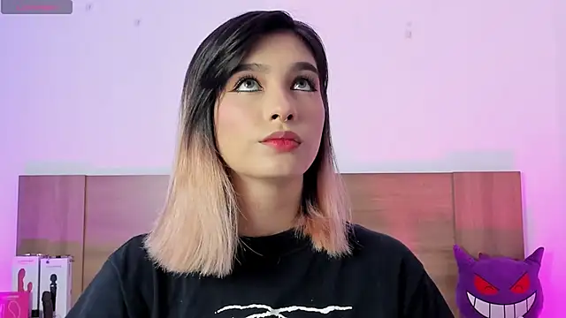 Snapshot of Akatsumi_ chatting on 11/18/25, 08:56 Akatsumi online show from 11/18/25, 08:56