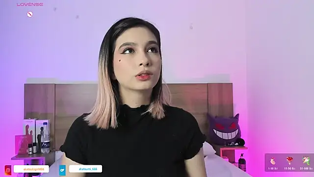 Snapshot of Akatsumi_ chatting on 11/15/25, 02:32 Akatsumi online show from 11/15/25, 02:32