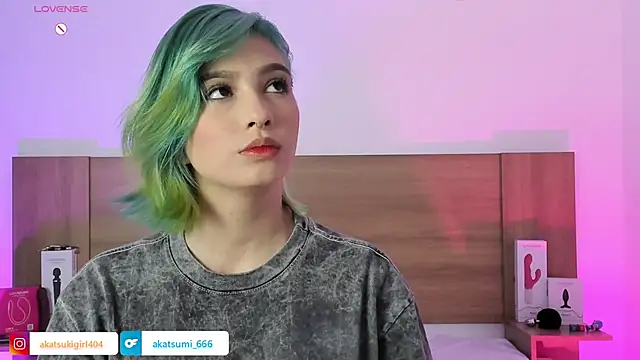 Snapshot of Akatsumi_ chatting on 12/18/25, 12:27 Akatsumi online show from 12/18/25, 12:27