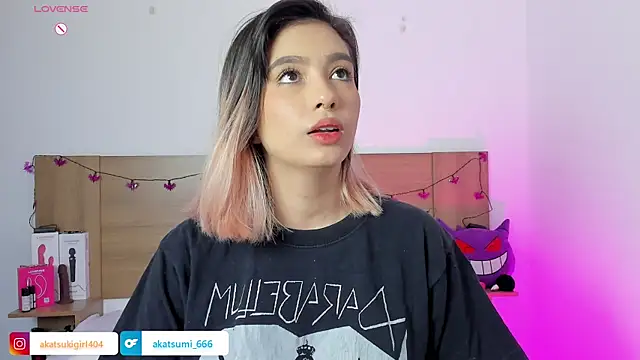 Snapshot of Akatsumi_ chatting on 10/31/25, 02:57 Akatsumi online show from 10/31/25, 02:57