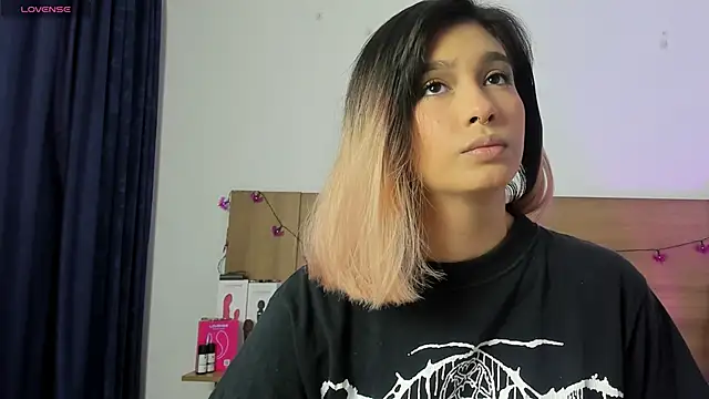 Snapshot of Akatsumi_ chatting on 10/29/25, 09:36 Akatsumi online show from 10/29/25, 09:36