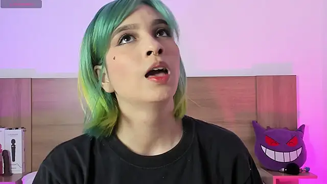 Snapshot of Akatsumi_ chatting on 12/16/25, 10:47 Akatsumi online show from 12/16/25, 10:47