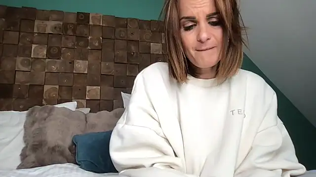 Snapshot of AmyStone__ chatting on 05/19/26, 04:03 AmyStone online show from 05/19/26, 04:03