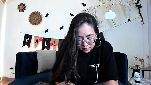 alissonbronw     online show from 10/15/25, 08:06