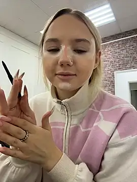 Sky Cutie online show from 12/17/25, 04:06