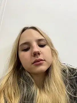 Sky Cutie online show from 11/15/25, 04:16