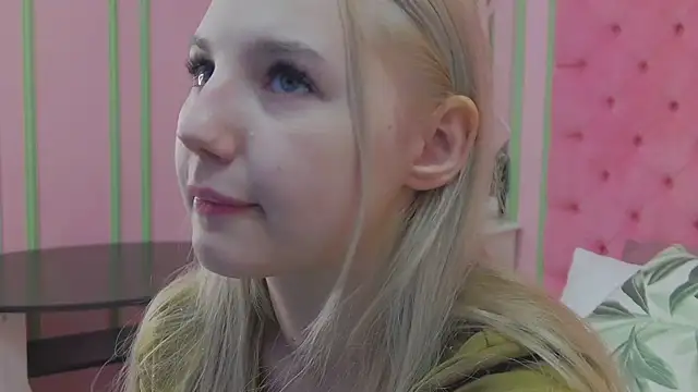 Snapshot of Sky_Cutie chatting on 06/15/26, 04:23 Sky Cutie online show from 06/15/26, 04:23