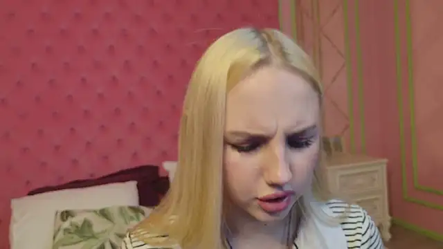 Snapshot of Sky_Cutie chatting on 07/18/26, 04:32 Sky Cutie online show from 07/18/26, 04:32