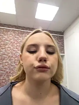 Sky Cutie online show from 10/16/25, 05:27