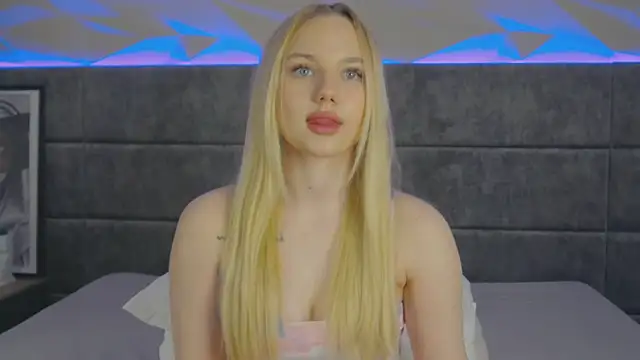Snapshot of Sky_Cutie chatting on 06/05/26, 06:52 Sky Cutie online show from 06/05/26, 06:52