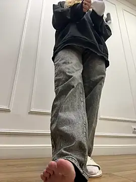 Sky Cutie online show from 10/17/25, 04:27