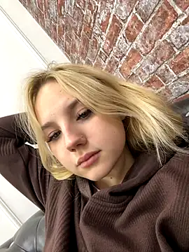 Sky Cutie online show from 10/23/25, 04:44