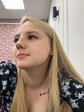 Sky Cutie online show from 10/10/25, 04:24