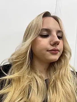 Sky Cutie online show from 11/27/25, 04:24