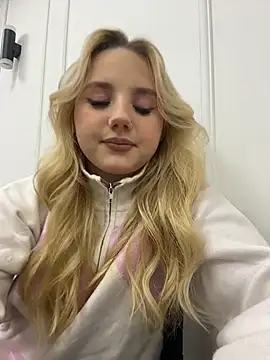 Sky Cutie online show from 11/29/25, 04:45