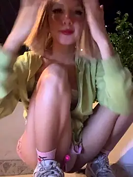 Snapshot of SweetBunnyGF chatting on 10/01/25, 12:27 SweetBunnyGF online show from 10/01/25, 12:27