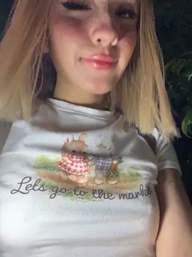 Snapshot of SweetBunnyGF chatting on 12/03/25, 11:25 SweetBunnyGF online show from 12/03/25, 11:25