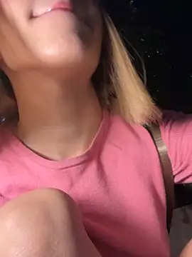 Snapshot of SweetBunnyGF chatting on 11/30/25, 12:44 SweetBunnyGF online show from 11/30/25, 12:44