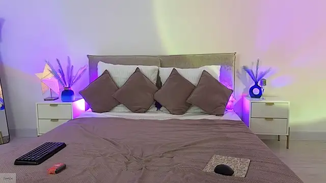 Jules night online show from 11/17/25, 09:41