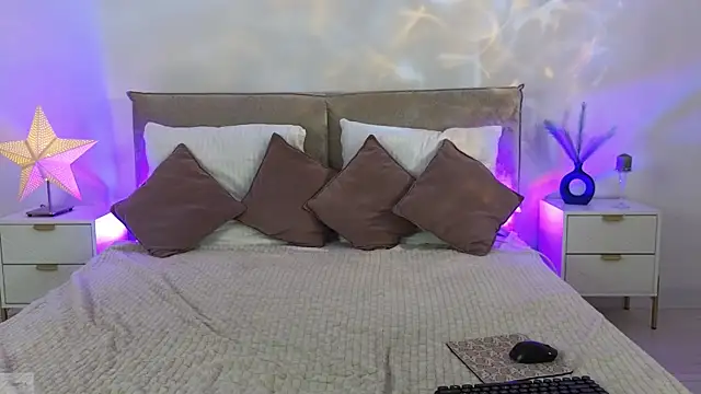 Jules night online show from 12/04/25, 09:14