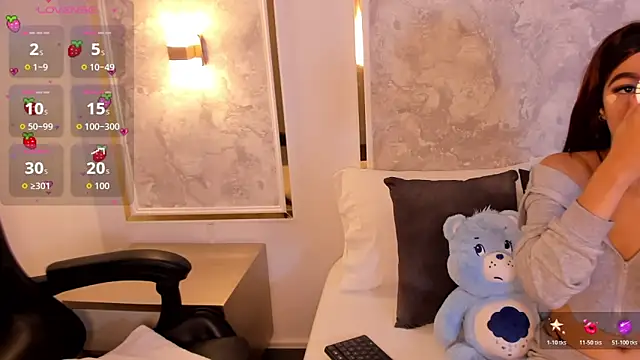 doll eyees  online show from 12/05/25, 02:21