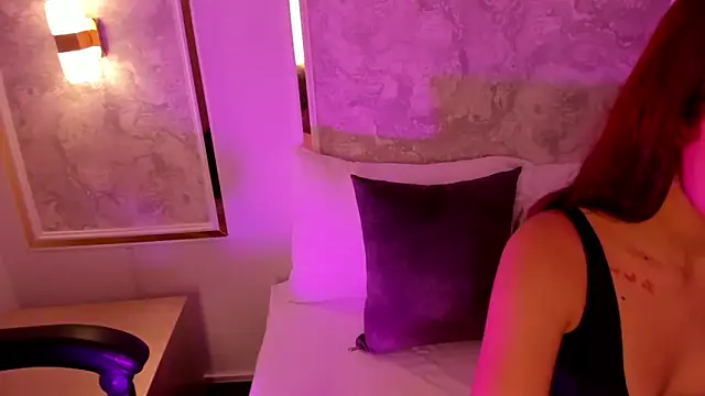 doll eyees  online show from 11/20/25, 02:34