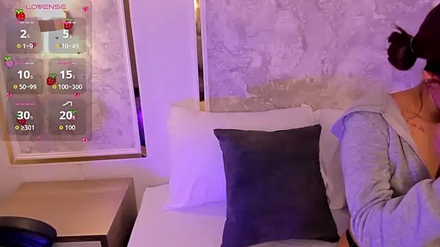 doll eyees  online show from 11/28/25, 02:34