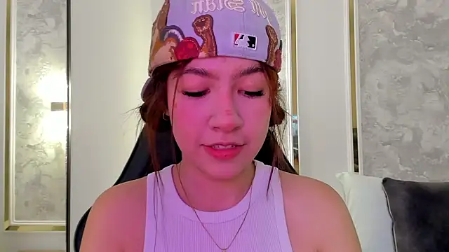 Snapshot of doll_eyees_ chatting on 09/23/25, 02:18 doll eyees online show from 09/23/25, 02:18