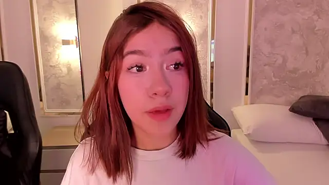 Snapshot of doll_eyees_ chatting on 10/01/25, 03:11 doll eyees online show from 10/01/25, 03:11