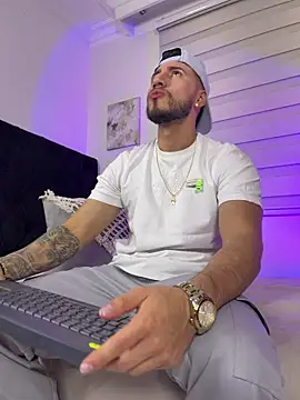 Snapshot of Thiago_Hill chatting on 02/14/26, 08:42 Thiago Hill online show from 02/14/26, 08:42