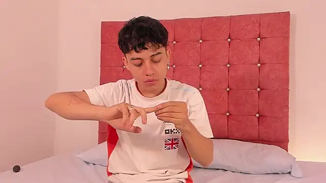 Snapshot of Dani_rivass chatting on 11/29/25, 11:32 Dani rivass online show from 11/29/25, 11:32