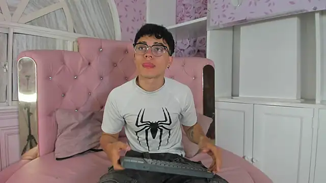 Snapshot of Dani_rivass chatting on 11/18/25, 11:13 Dani rivass online show from 11/18/25, 11:13