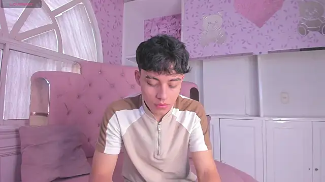 Snapshot of Dani_rivass chatting on 12/17/25, 01:27 Dani rivass online show from 12/17/25, 01:27