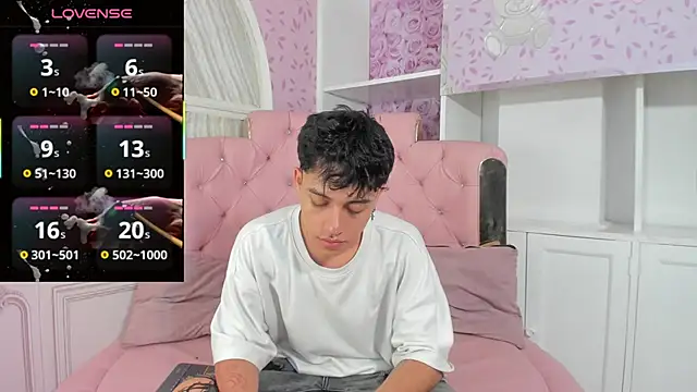 Snapshot of Dani_rivass chatting on 11/21/25, 11:09 Dani rivass online show from 11/21/25, 11:09