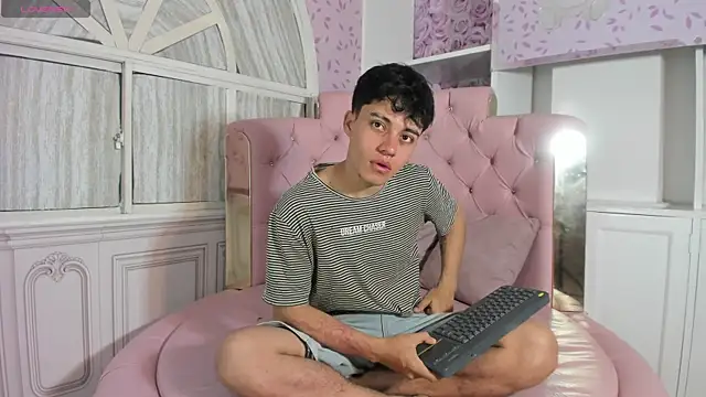 Snapshot of Dani_rivass chatting on 12/22/25, 11:10 Dani rivass online show from 12/22/25, 11:10