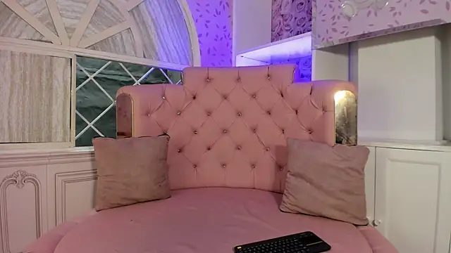 Snapshot of Dani_rivass chatting on 11/28/25, 11:43 Dani rivass online show from 11/28/25, 11:43