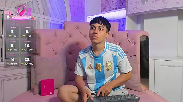 Snapshot of Dani_rivass chatting on 11/26/25, 11:32 Dani rivass online show from 11/26/25, 11:32