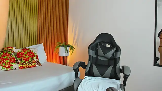 liliand  online show from 12/05/25, 02:10