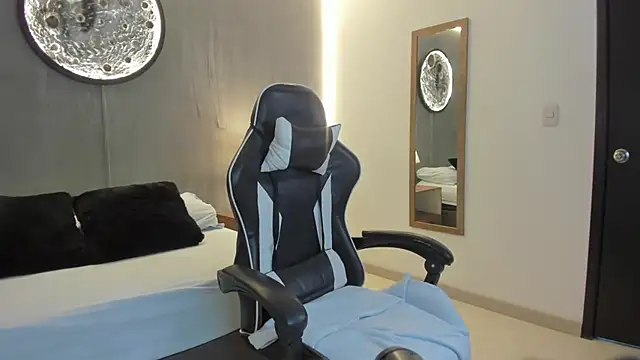 Snapshot of liliand_ chatting on 10/10/25, 12:17 liliand  online show from 10/10/25, 12:17