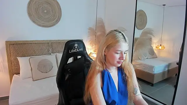 daniand  online show from 09/30/25, 12:00