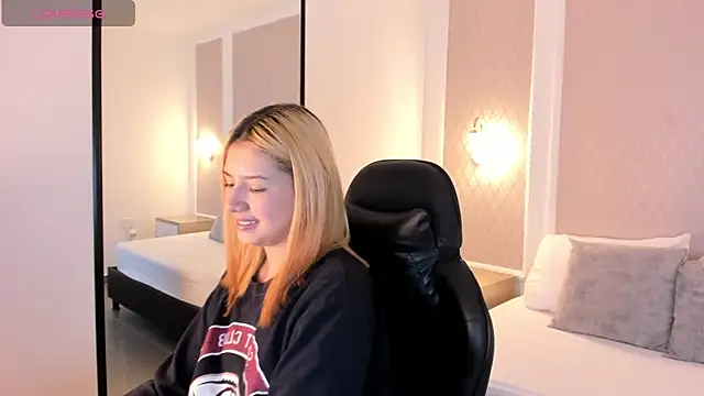 daniand  online show from 11/11/25, 02:06