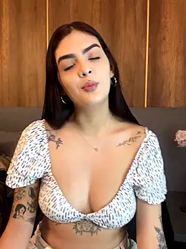 Snapshot of AliceRitter chatting on 10/06/25, 06:30 AliceRitter online show from 10/06/25, 06:30