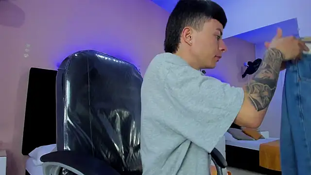 Nascary Fox online show from 12/15/25, 07:52