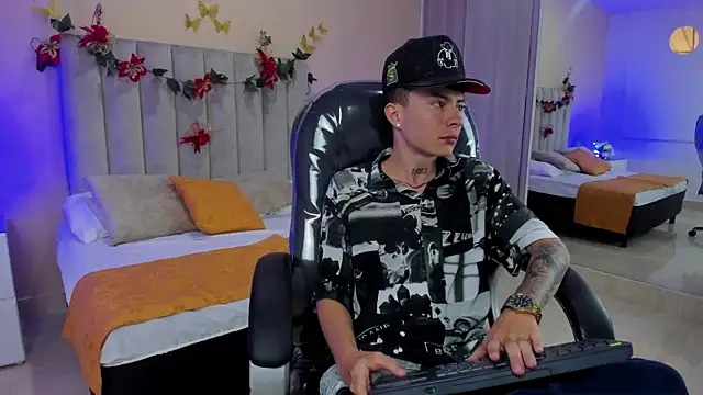 Nascary Fox online show from 12/21/25, 01:13