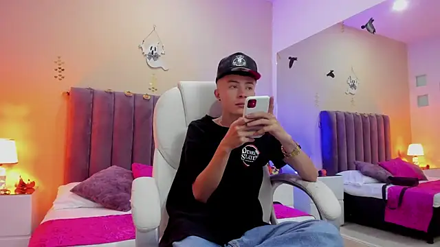 Nascary Fox online show from 10/28/25, 07:35