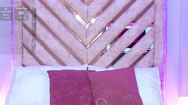 Martina-Roberts- online show from 04/22/26, 03:57