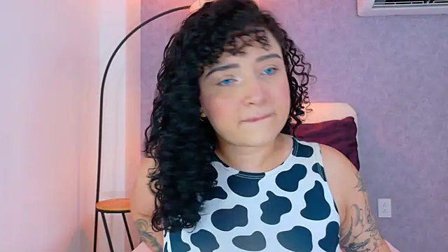 Snapshot of Tracielowe_w chatting on 01/14/26, 03:32 Tracielowe w online show from 01/14/26, 03:32