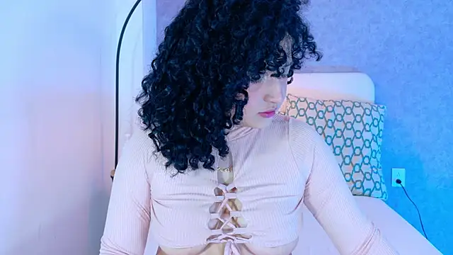 Snapshot of Tracielowe_w chatting on 11/06/25, 03:32 Tracielowe w online show from 11/06/25, 03:32