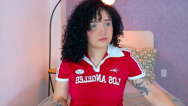 Snapshot of Tracielowe_w chatting on 12/04/25, 03:38 Tracielowe w online show from 12/04/25, 03:38