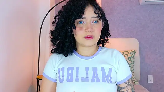 Snapshot of Tracielowe_w chatting on 12/03/25, 03:40 Tracielowe w online show from 12/03/25, 03:40